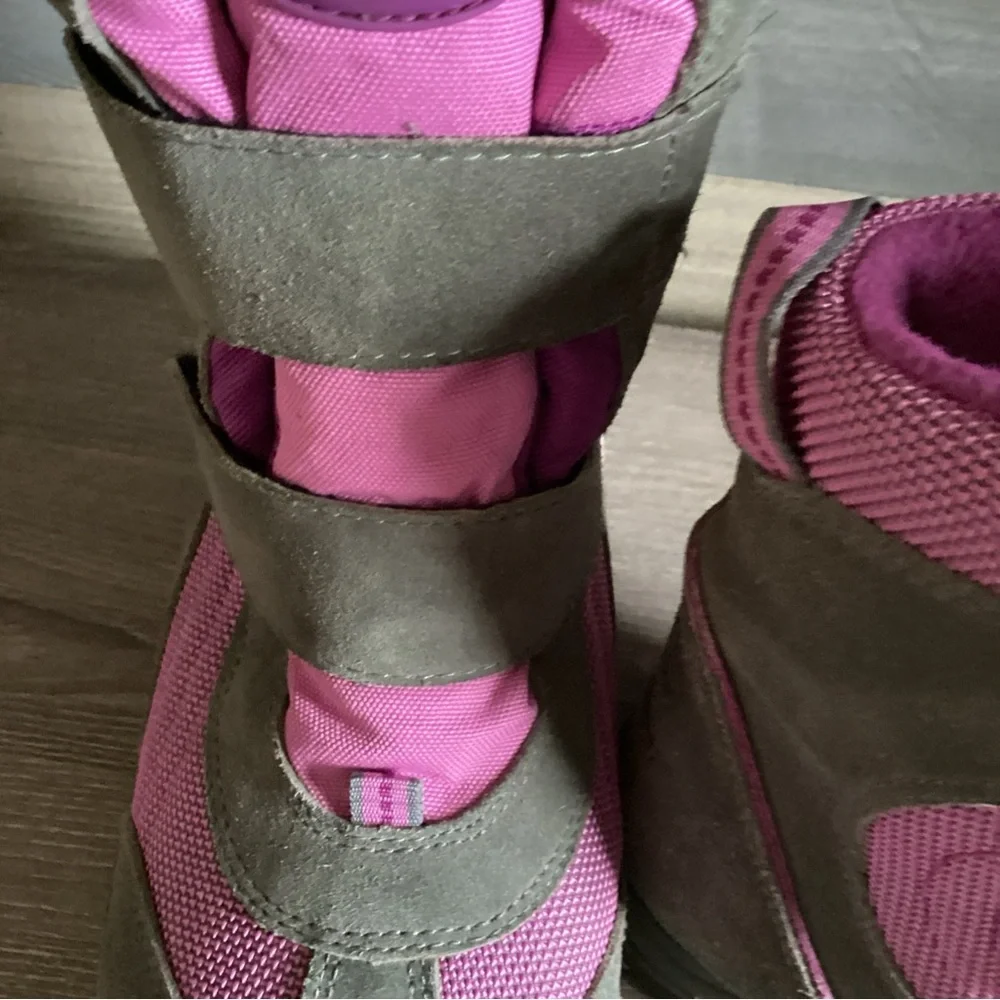 L.L.‎ Bean Kids Pink and Olive Snow Boots